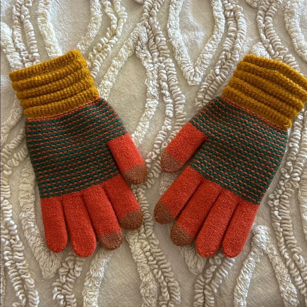Colorful Knit Gloves - Picture 3 of 4